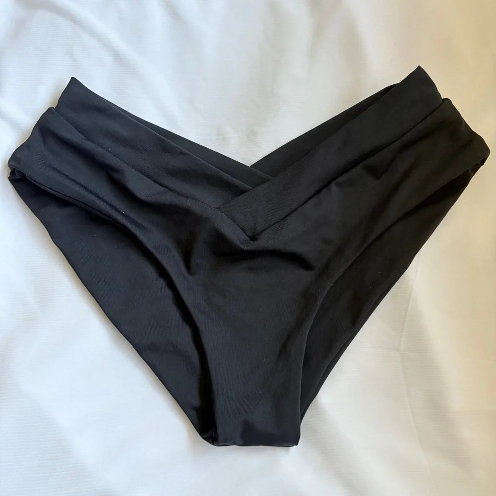 NWOT L*space black smooth Pratt bikini bottoms XS